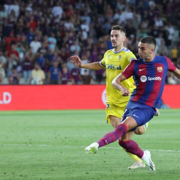 Barca snatch late win over Cadiz in new home, Atletico draw at Betis