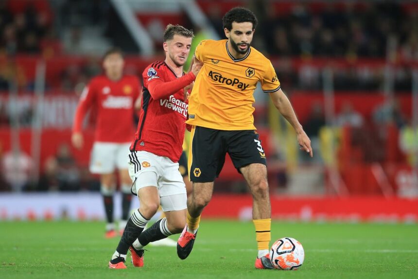 Man Utd punish wasteful Wolves for winning Premier League start