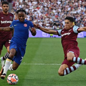 Pochettino rocked as 10-man West Ham sink Chelsea