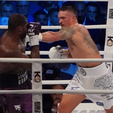 Usyk stops Dubois to retain world heavyweight titles