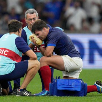 France captain Antoine Dupont given go-ahead to return following surgery