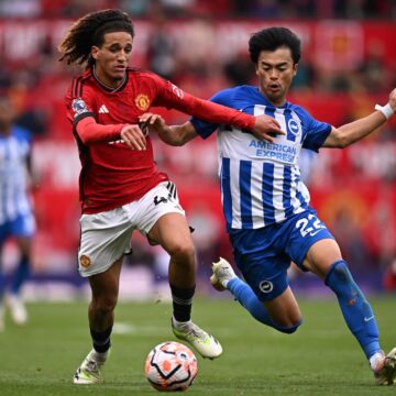 Brighton thump Man Utd as Man City strike back