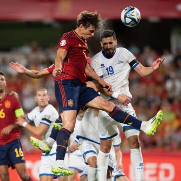 Spain and Italy step up chase of runaway Euro leaders