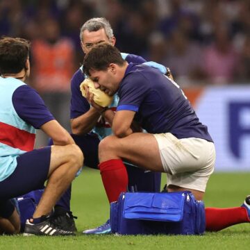 France issue Antoine Dupont recovery update after scrum half undergoes surgery