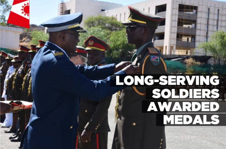 Long-serving Soldiers Awarded Medals – Informanté