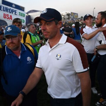 McIlroy spat adds spice to Ryder Cup climax