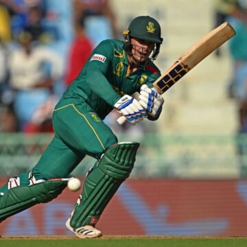 Ton-up De Kock leads SA World Cup rout of Bangladesh