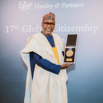 Advogado nigeriano Zannah Bukar Mustapha recebe o prestigiado Global Citizen Award