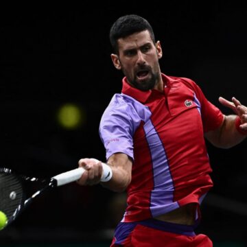 Djokovic sweeps past Alcaraz to continue record ATP Finals bid