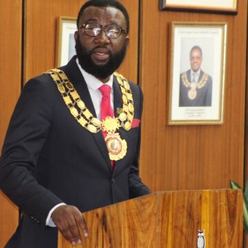 Shivute bleibt Bürgermeister von Otjiwarongo