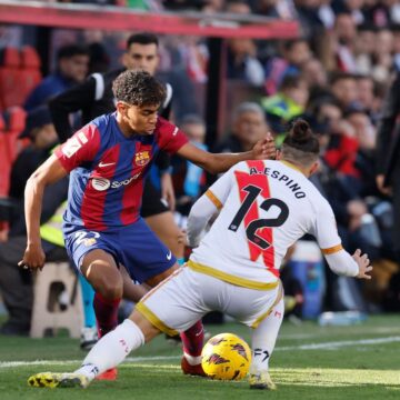 Barca fall behind Atletico after Rayo draw