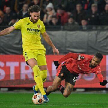 Liverpool lose in Belgium, Villarreal reach Europa League last 16