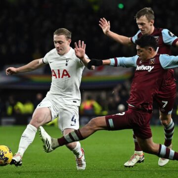 West Ham battle back to heap pain on wasteful Spurs