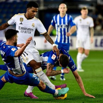 Vazquez sends Madrid to La Liga summit with late winner at Alaves