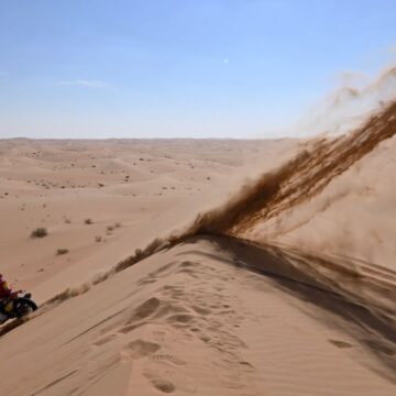 Al-Attiyah and Quintanilla dominate Dakar dunes to win stage 5