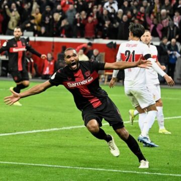 Leverkusen thump Bayern to seize control of Bundesliga title race