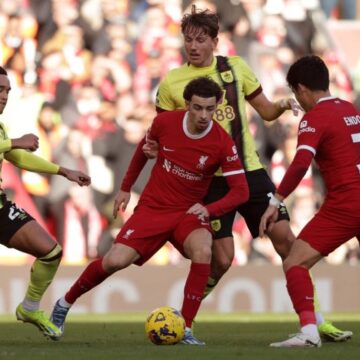 Liverpool leapfrog Man City to reclaim Premier League top spot