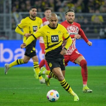 Malen double fires Dortmund past Freiburg