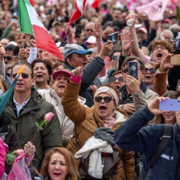 Mexico protesters in mass rally against electoral changes