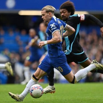 Chelsea survive Leicester scare to reach FA Cup semi-finals