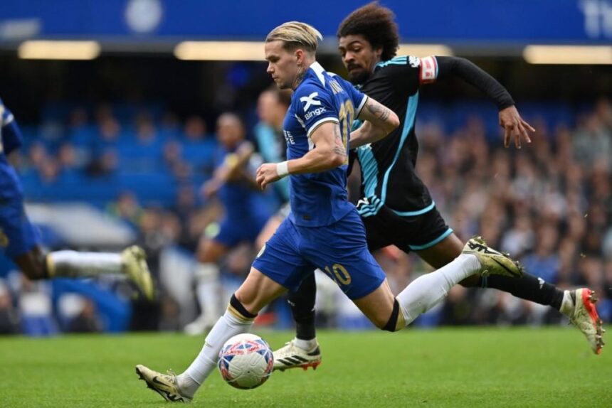 Chelsea survive Leicester scare to reach FA Cup semi-finals