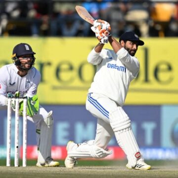 India crush England by an innings to seal Test series 4-1