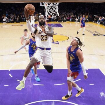 James becomes first NBA player with 40 000 points but Lakers lose