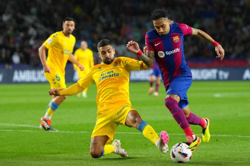 Raphinha guides Barca past Las Palmas to pressure leaders Madrid